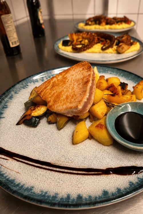 Fisch vom Grill mit Kartoffeln